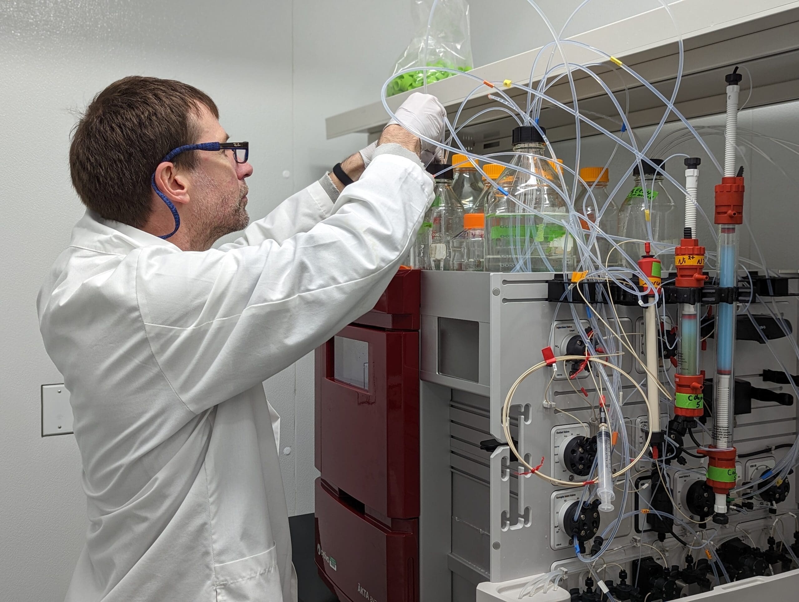Scientist working with laboratory equipment